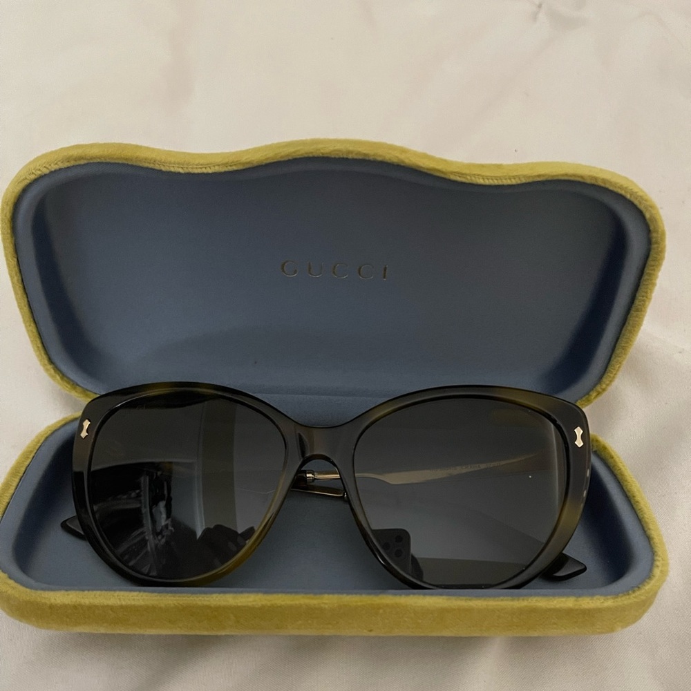 Gucci woman’s sunglasses!